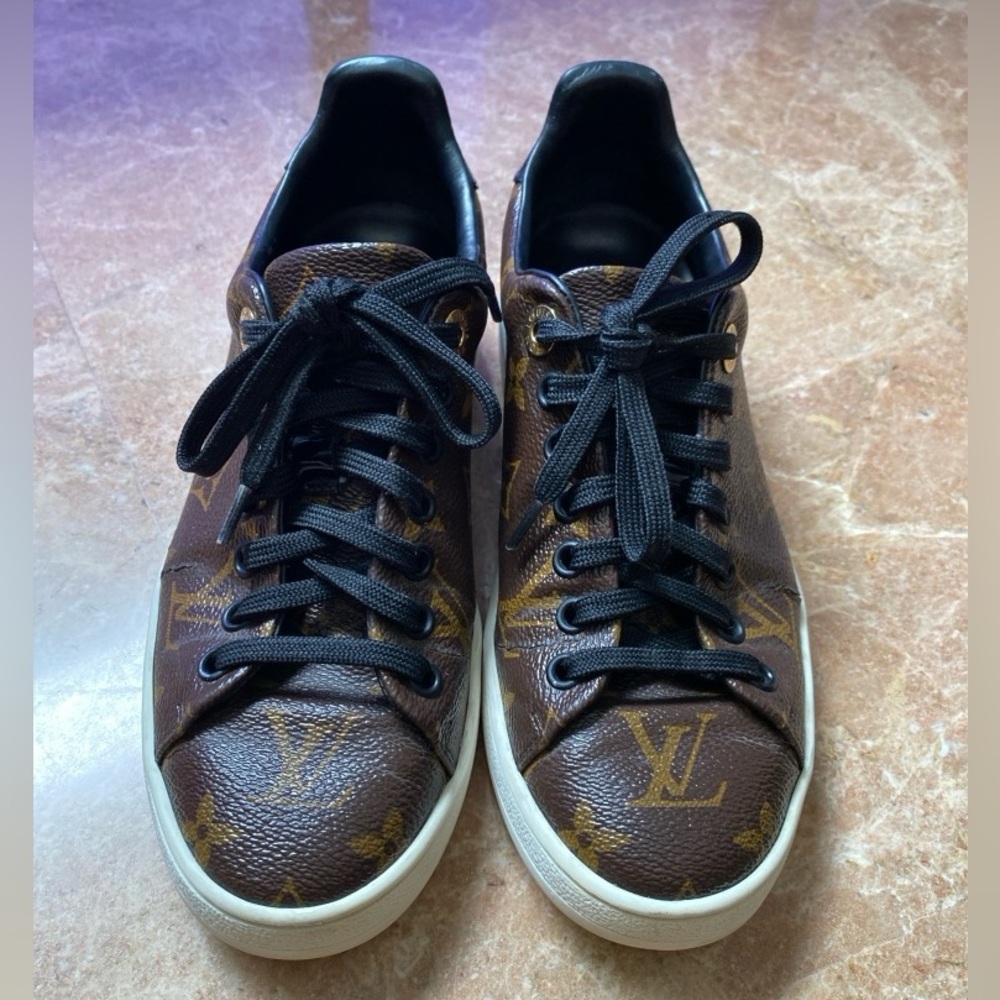 Louis Vuitton Frontrow Sneaker. Authentic Size 36.